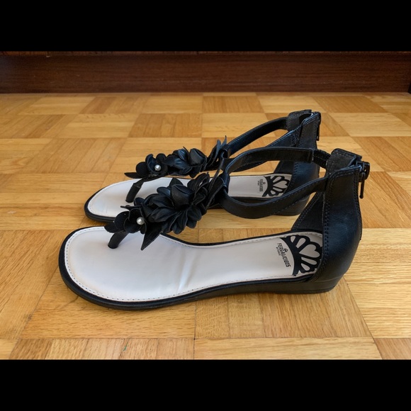 Fergalicious By Fergie Black Flowers Sandal 6 - Picture 6 of 12